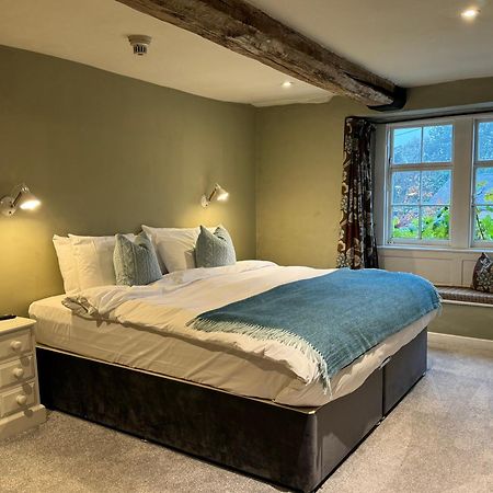Neeld Arms Hotell Grittleton Exteriör bild