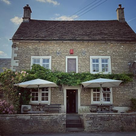 Neeld Arms Hotell Grittleton Exteriör bild