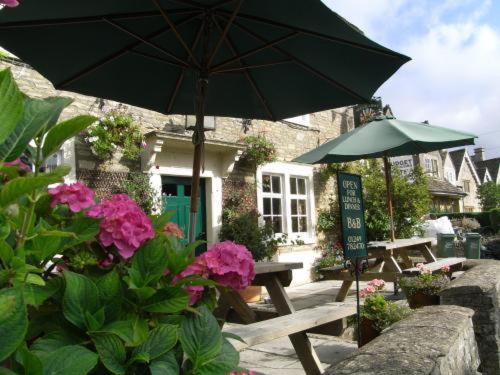 Neeld Arms Hotell Grittleton Exteriör bild