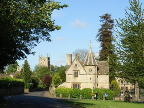 Neeld Arms Hotell Grittleton Exteriör bild