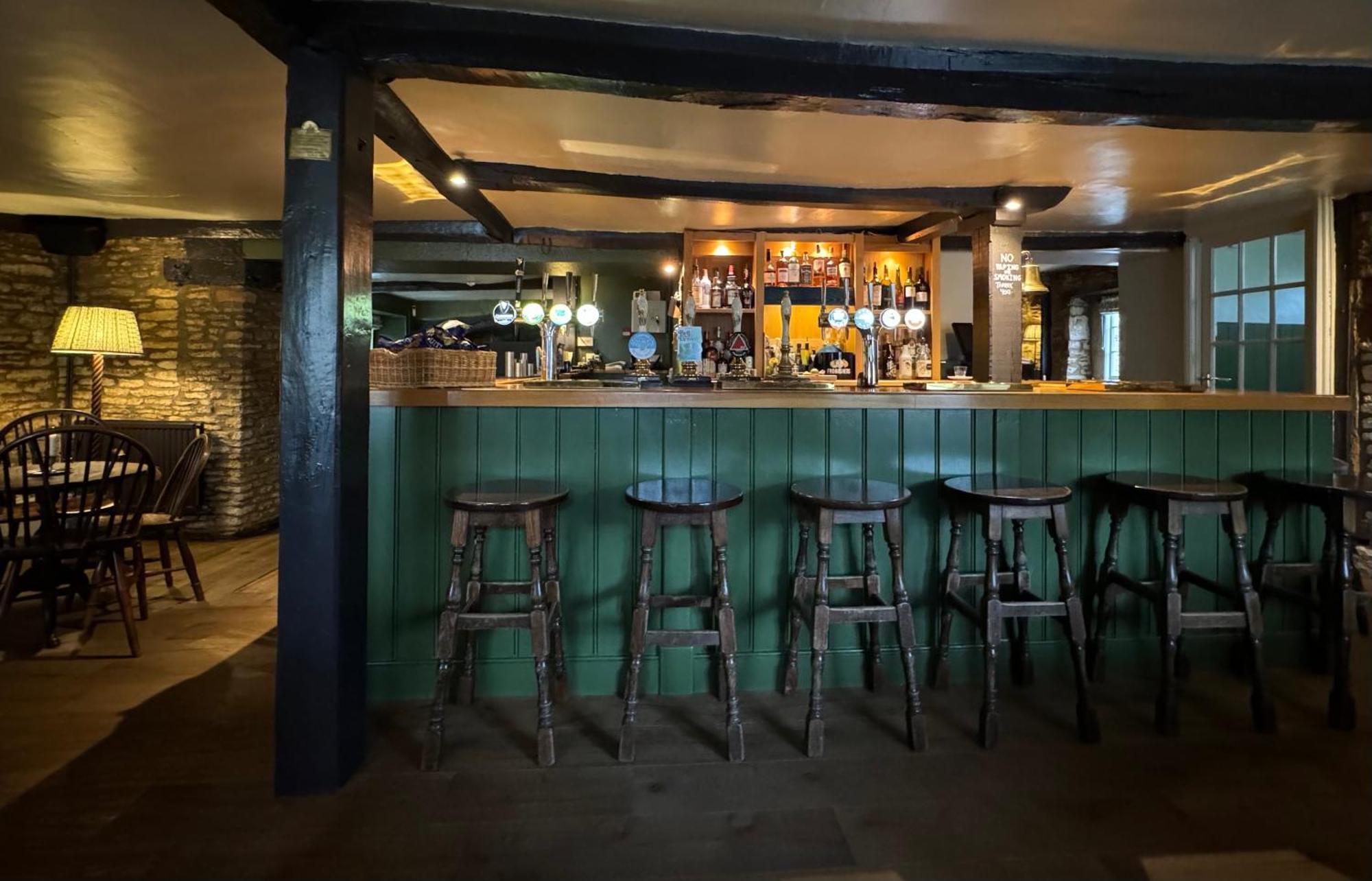 Neeld Arms Hotell Grittleton Exteriör bild