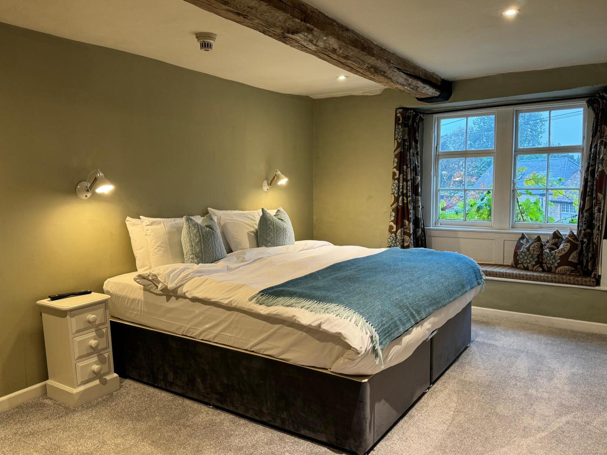 Neeld Arms Hotell Grittleton Exteriör bild
