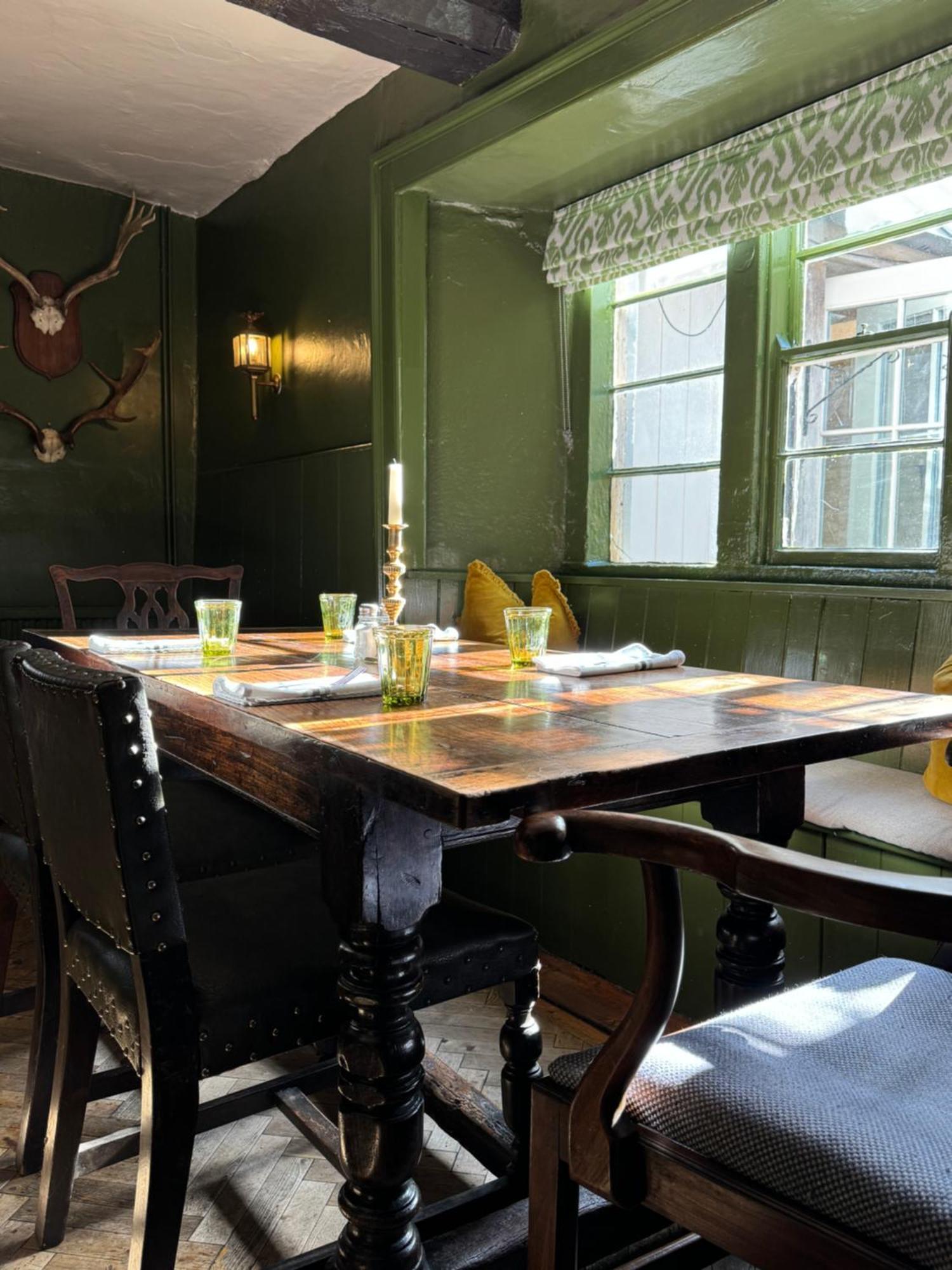 Neeld Arms Hotell Grittleton Exteriör bild
