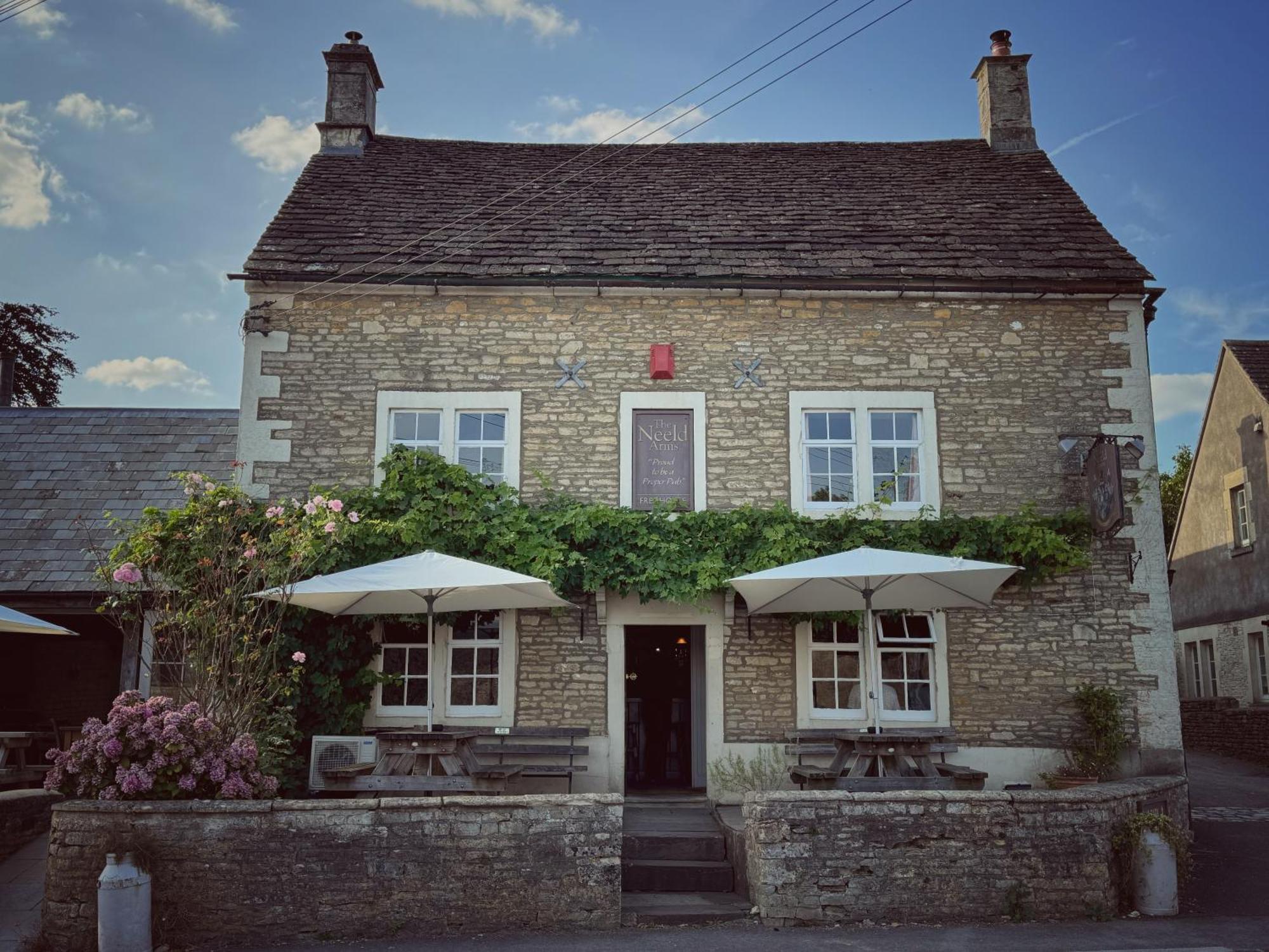 Neeld Arms Hotell Grittleton Exteriör bild
