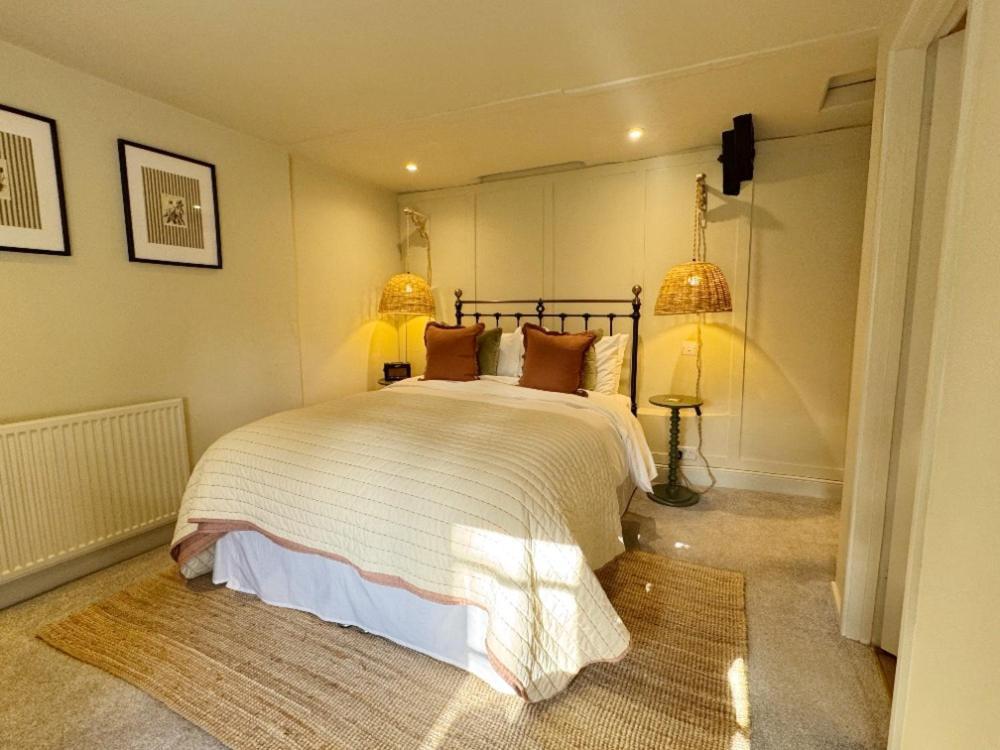 Neeld Arms Hotell Grittleton Exteriör bild
