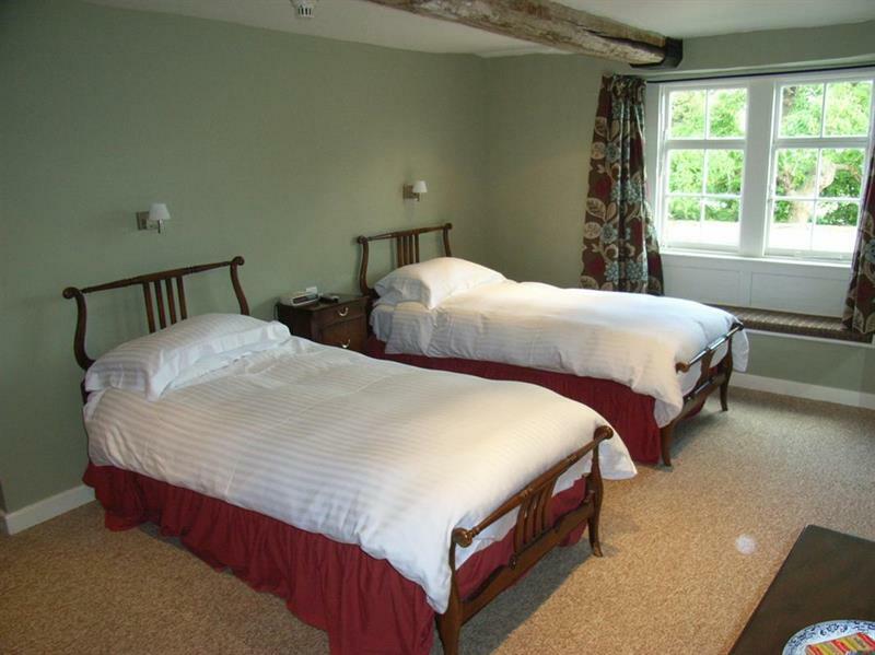 Neeld Arms Hotell Grittleton Exteriör bild